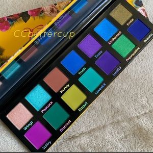 Pinky Rose Exotic Peacock Eyeshadow Palette